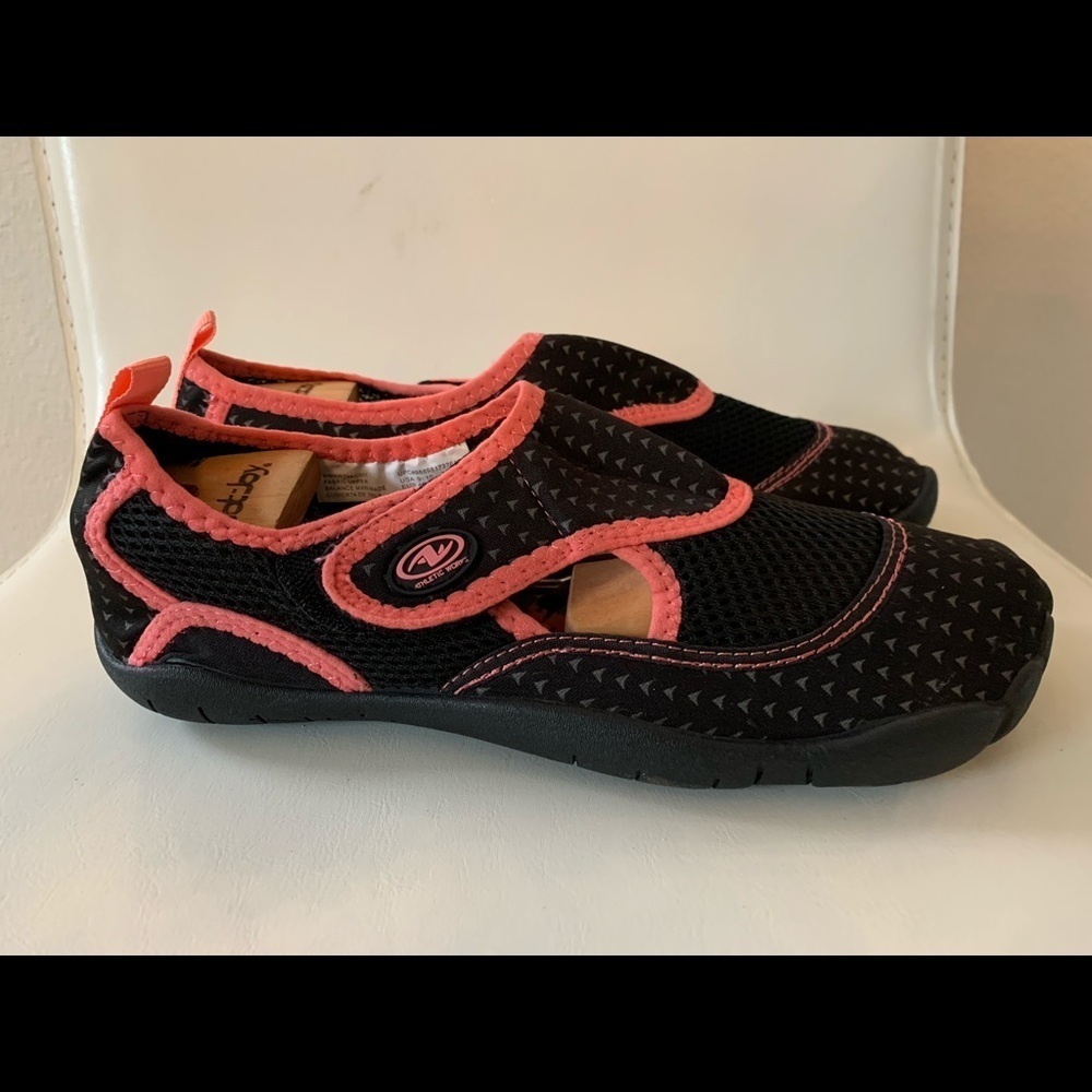 Shoes - Picture 4 of 10